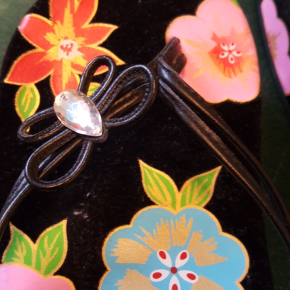 Cute floral black platform flip flops - Picture 2 of 4